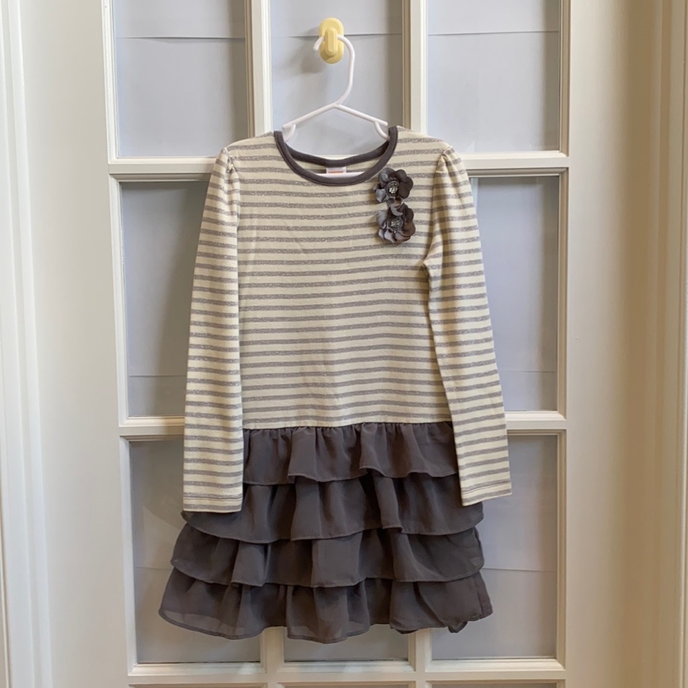 Girls size 6 gray and white Gymboree dress.